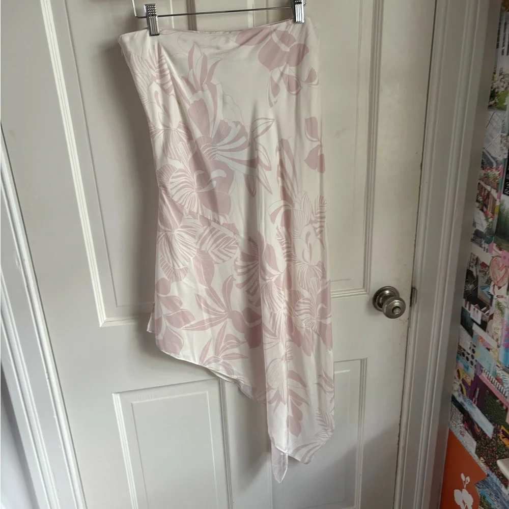 Floral Asymmetrical Skirt in Pink and White - Picture 2 of 4